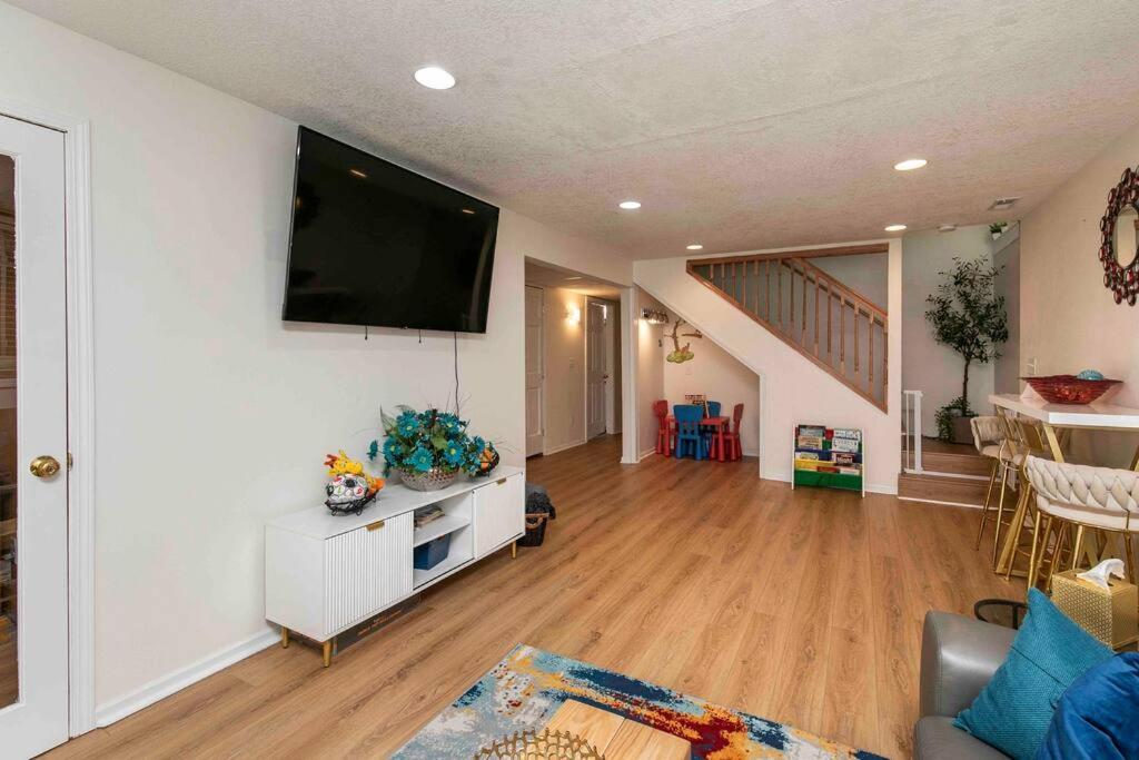 Family Friendly Home Close To Airport And Downtown デモイン エクステリア 写真