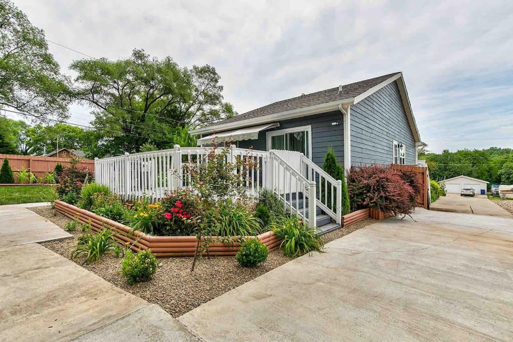 Family Friendly Home Close To Airport And Downtown デモイン エクステリア 写真