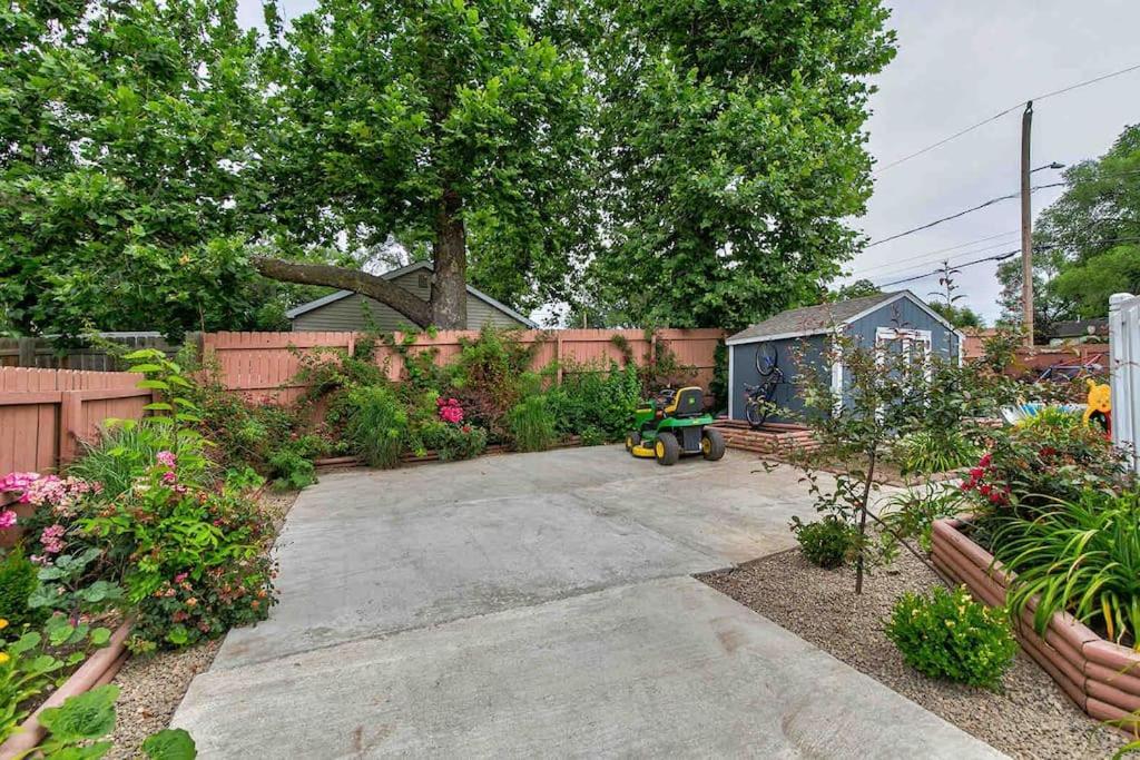 Family Friendly Home Close To Airport And Downtown デモイン エクステリア 写真